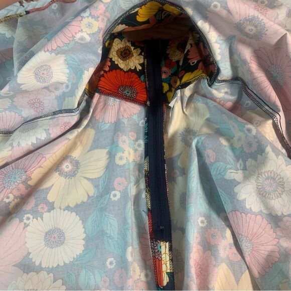 VARGA Cheerful Flower Sleeveless Retro Dress - Picture 10 of 10